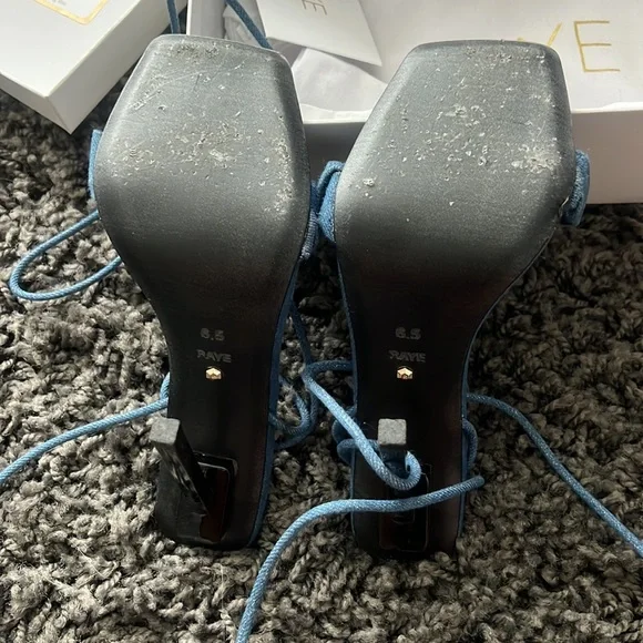 Scrunchie Heel in Indigo Blue
RAYE denim heels - Picture 8 of 10